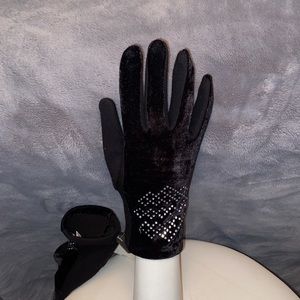 2 CHIC BLACK GLOVES